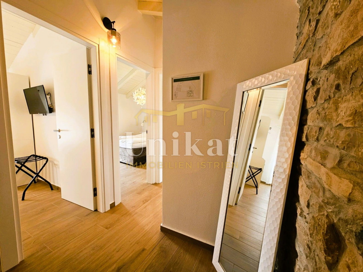 Renovirana kamnita hiša s bazenom in wellness hišico